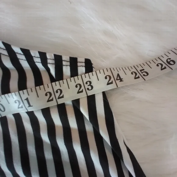 Jamie & Layla plus dress - Picture 4 of 7